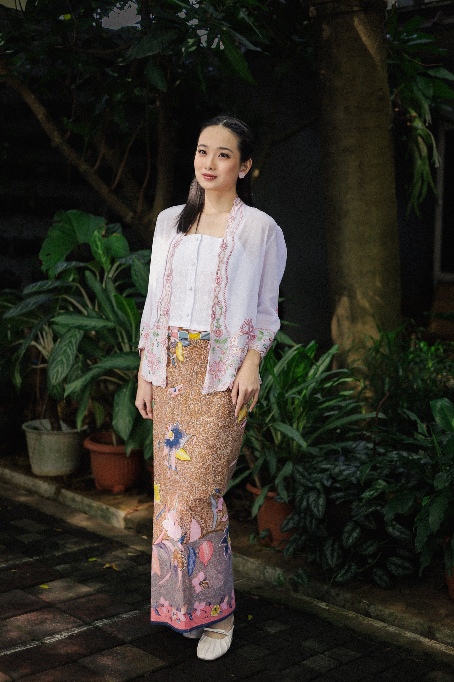 SHORT KEBAYA FLOWER RIBBON