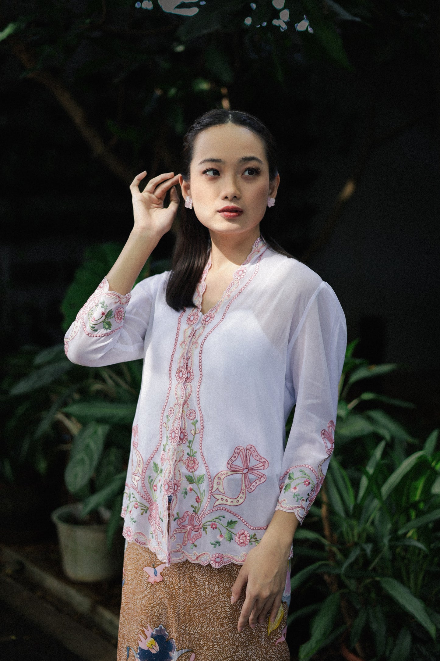 SHORT KEBAYA FLOWER RIBBON