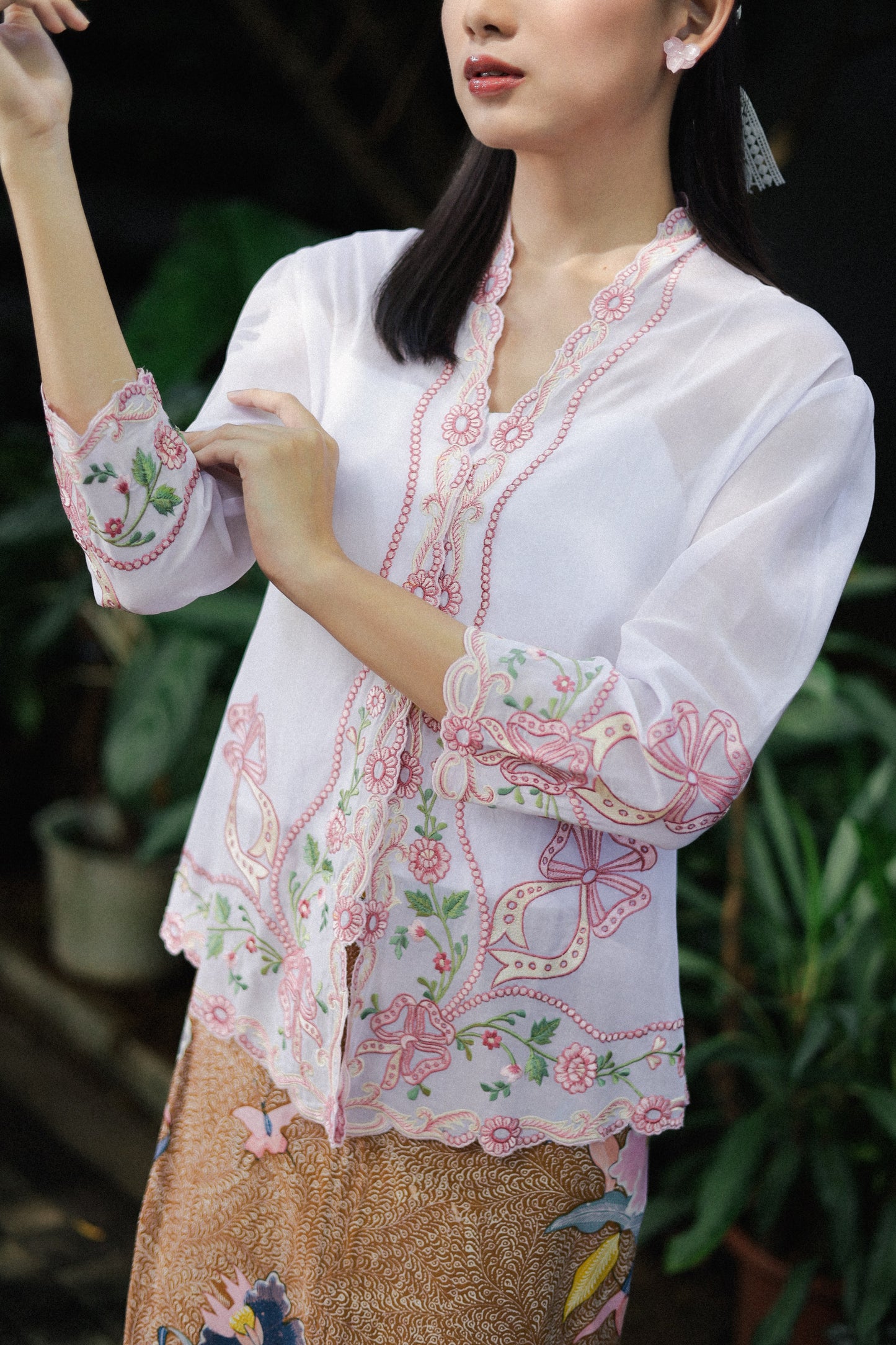 SHORT KEBAYA FLOWER RIBBON