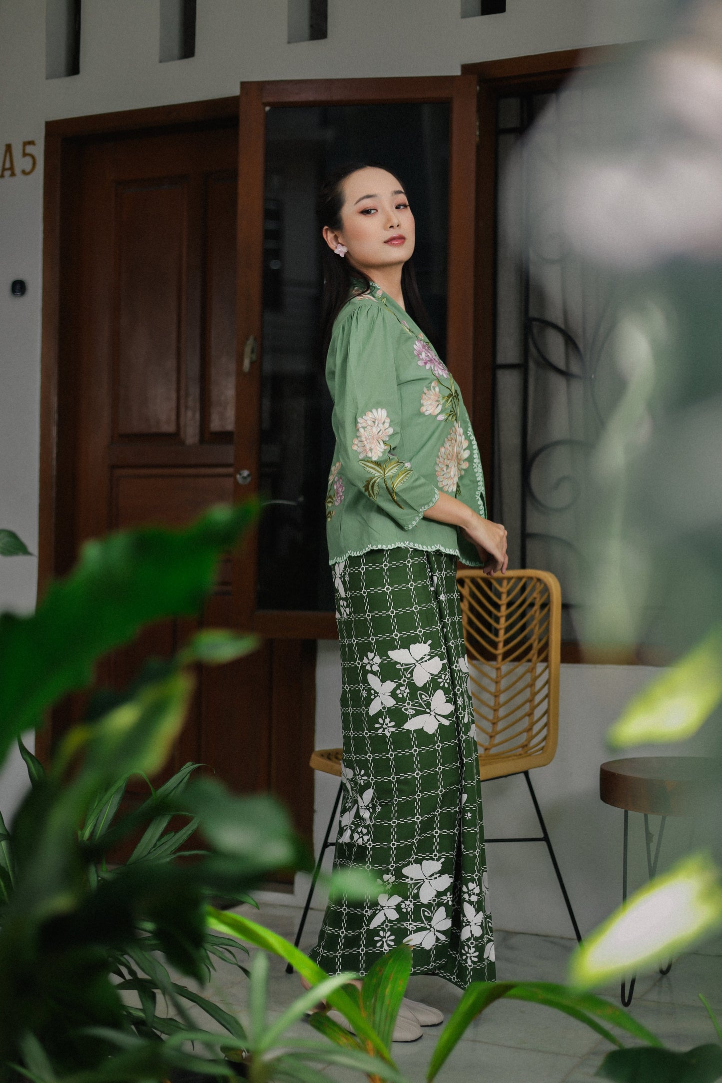 SHORT KEBAYA SERUNI LAWASAN