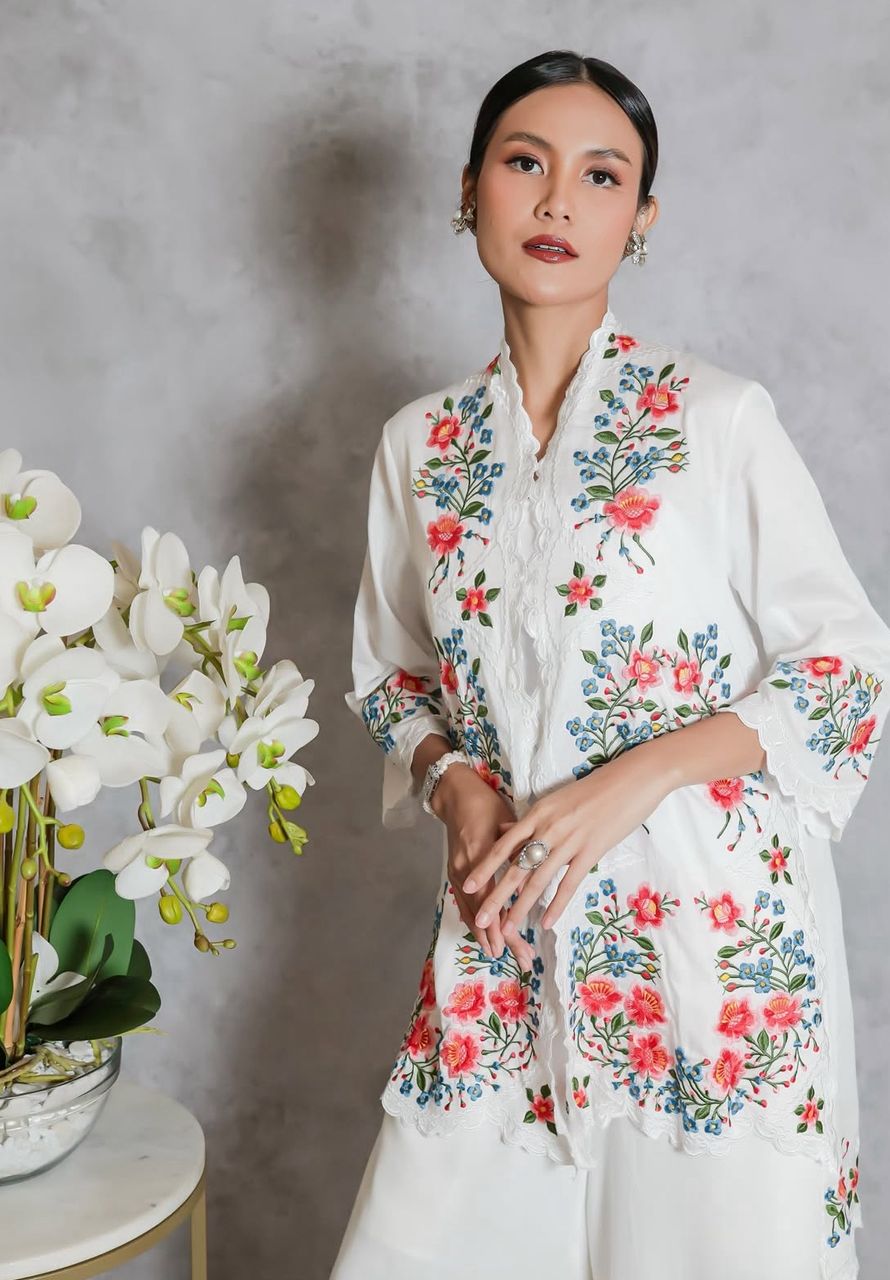 LONG KEBAYA RENDA HUNGARY