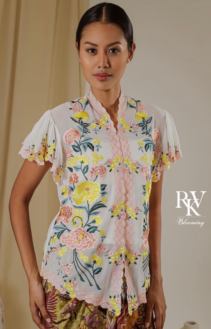 SHORT KEBAYA DAHLIA BROKEN
