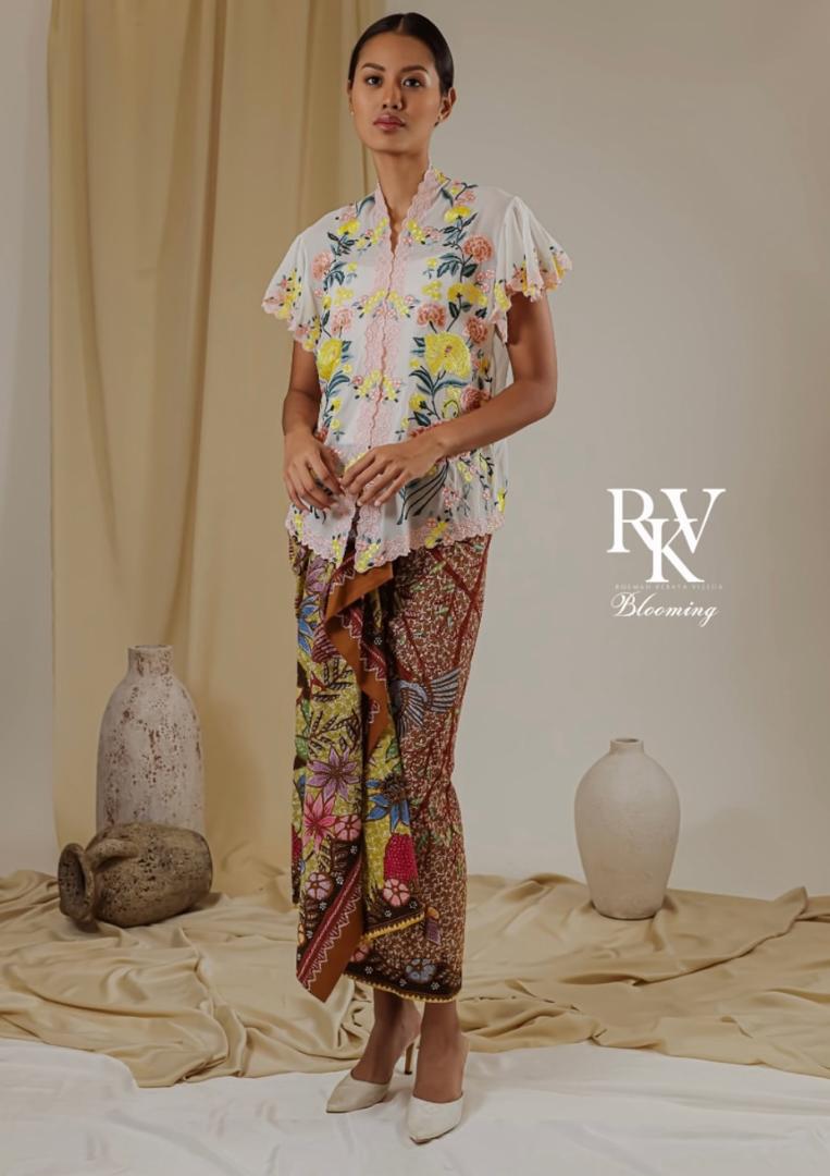 SHORT KEBAYA DAHLIA BROKEN