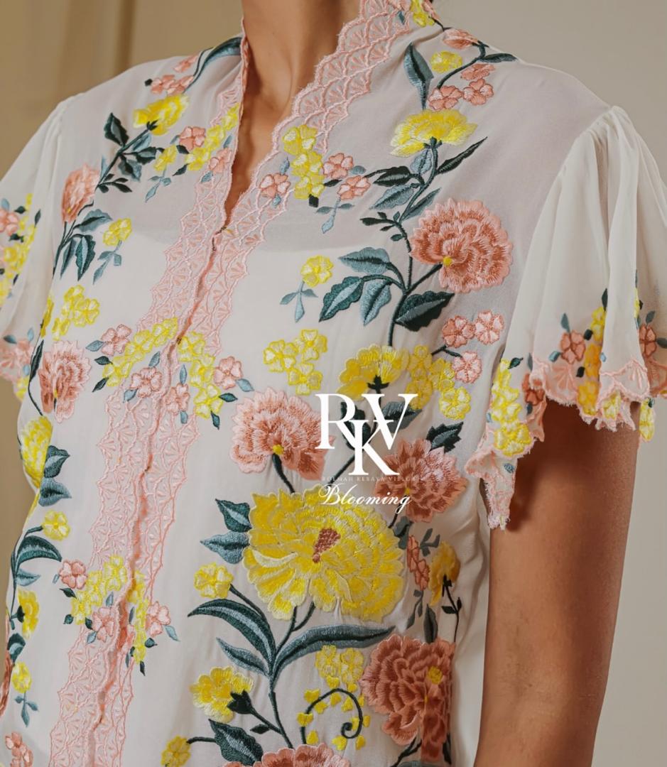 SHORT KEBAYA DAHLIA BROKEN
