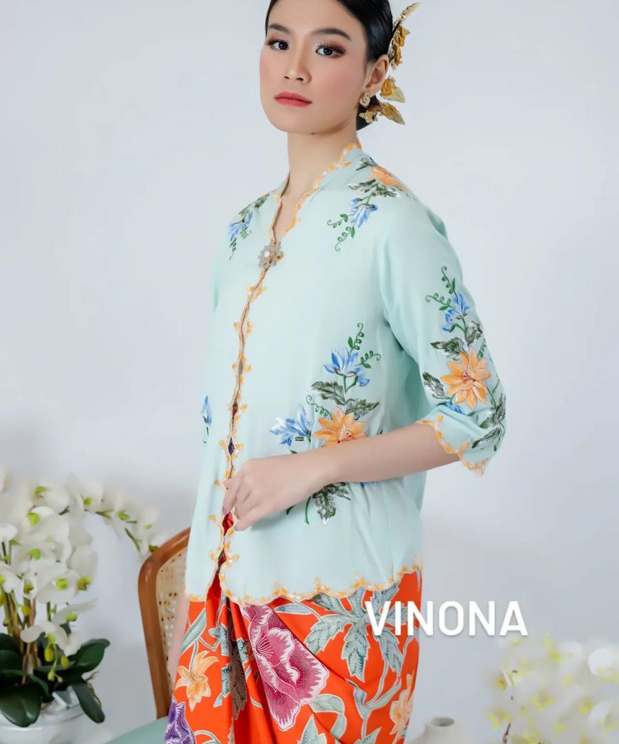 SHORT KEBAYA CONE FLOWER