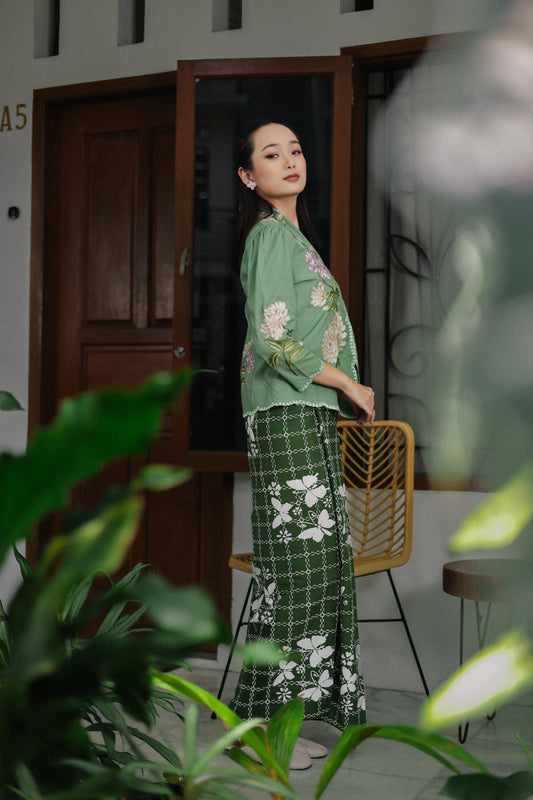 SHORT KEBAYA SERUNI LAWASAN