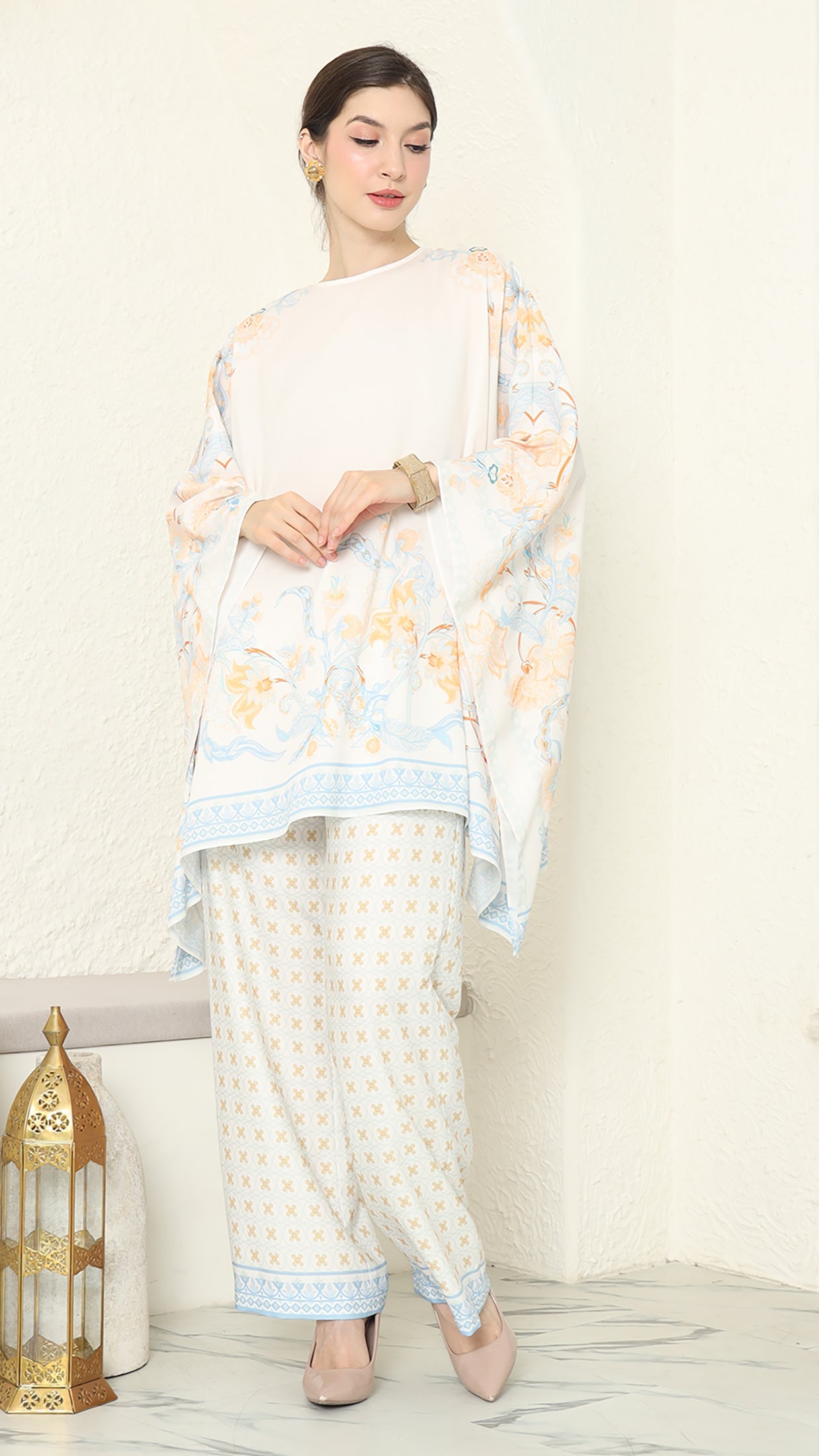 White Blue Flower R-neck Pants Set